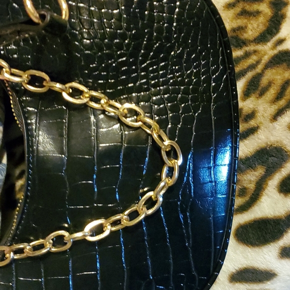 Small black shoulder bag faux alligator pattern - Picture 2 of 5